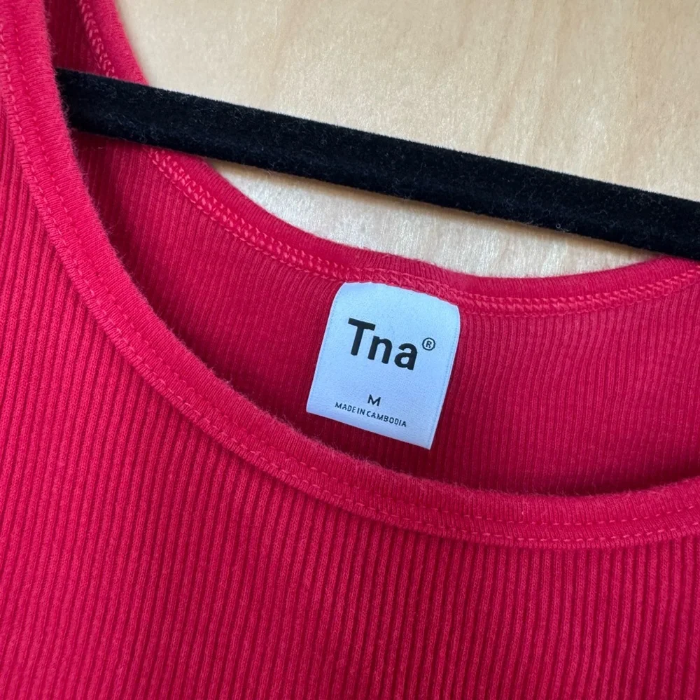 TNA - Red Ribbed Crop Top - Picture 6 of 9
